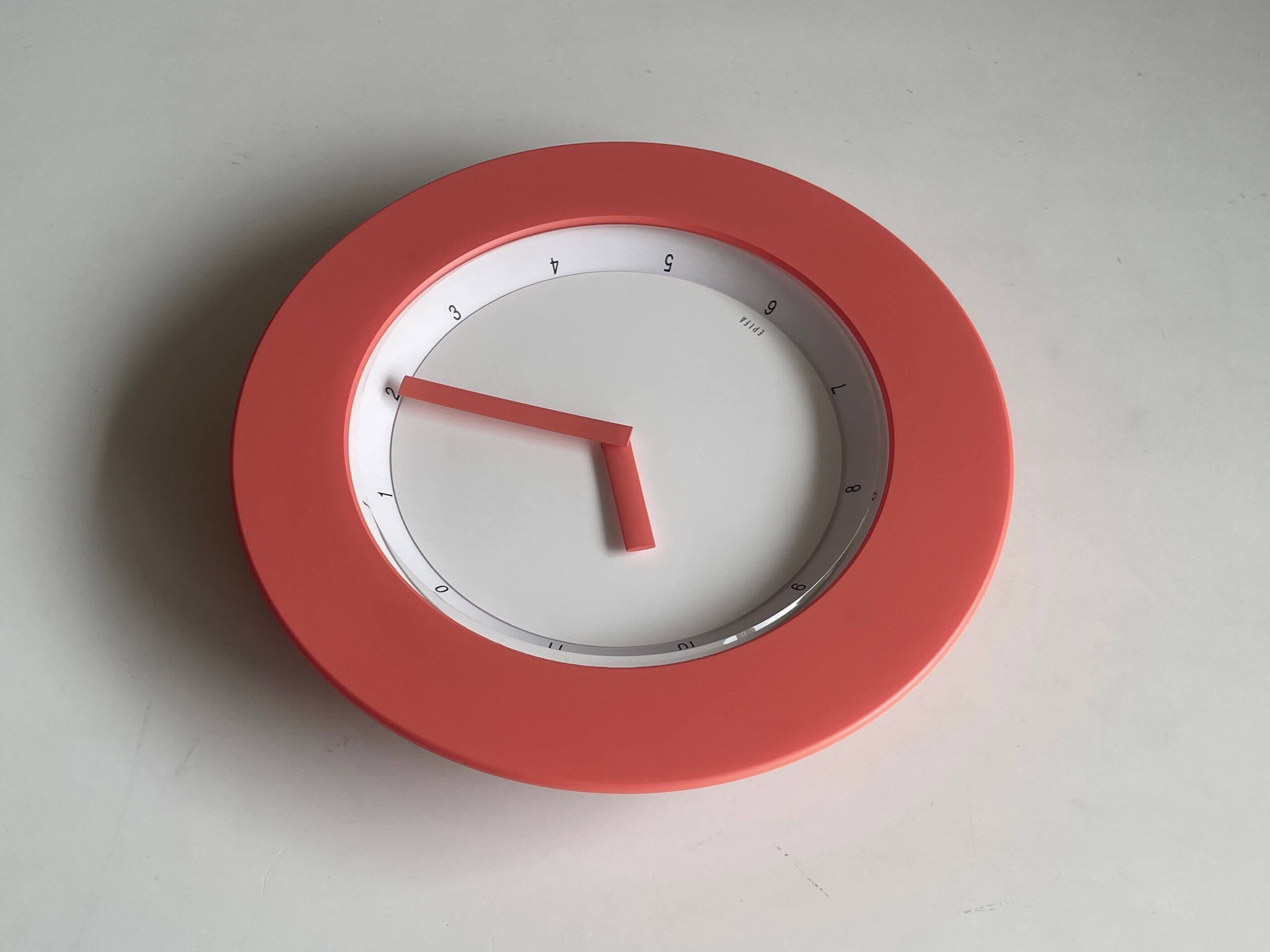 No.9778「壁掛け時計 〈EPIFA〉4色：カトウタカシ」SOLD | ボルト