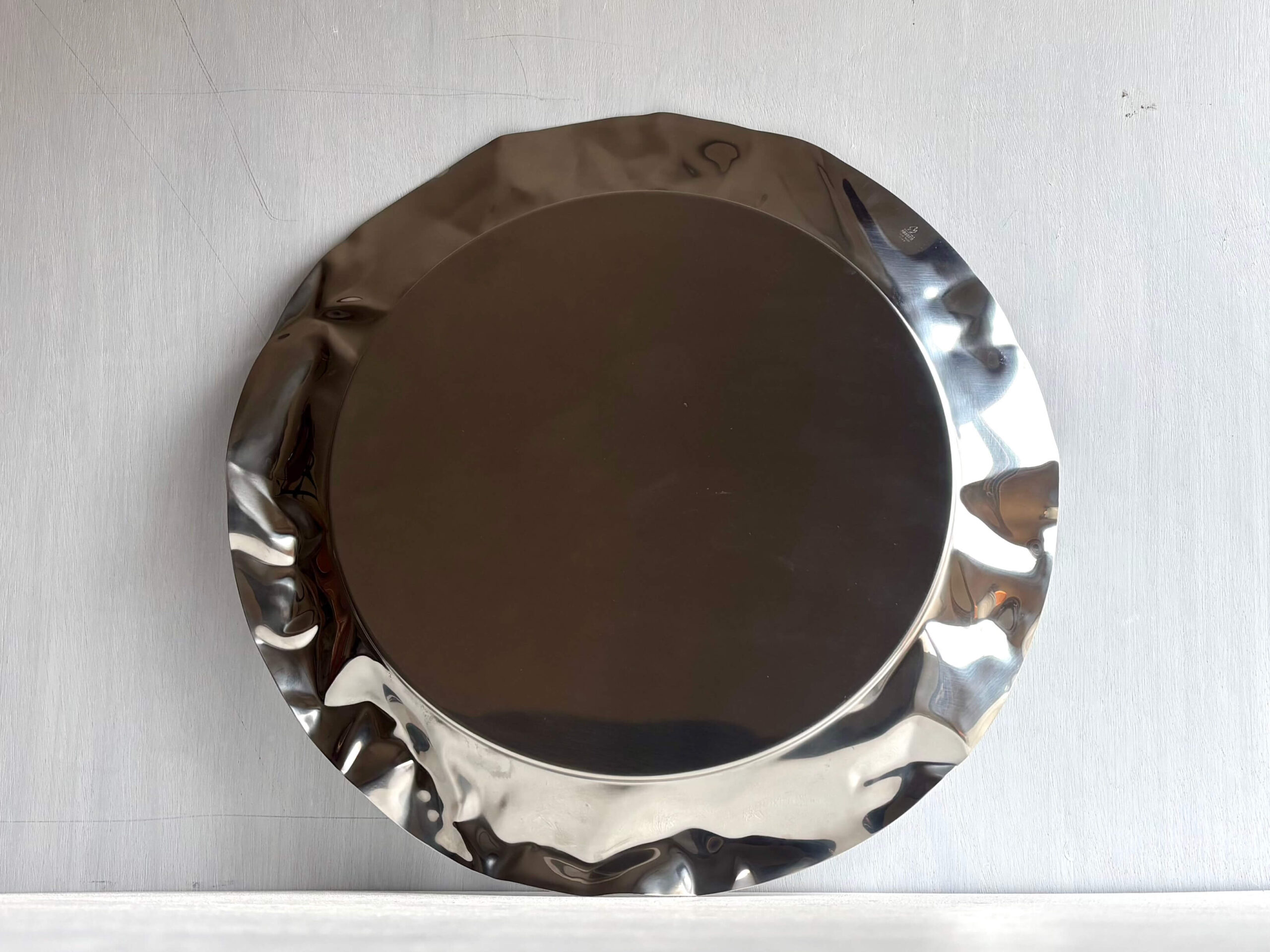 No.11379「ALESSI〈Foix〉ラウンドトレイ：Lluis Clotet デザイン