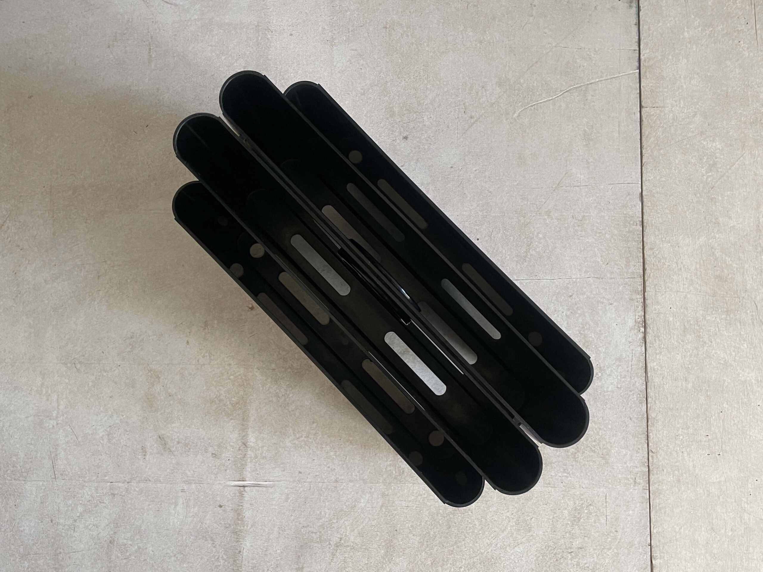 No.10529「Kartell 4ポケット式マガジンラック：Giotto Stoppino