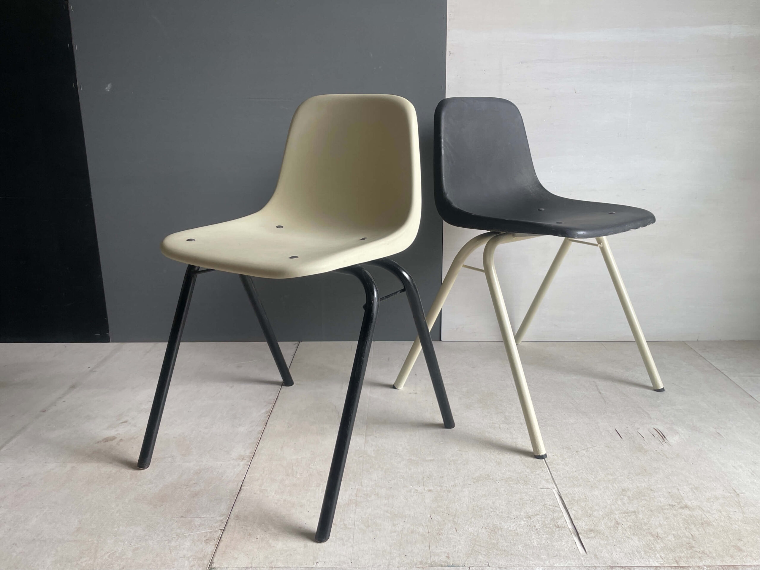 No.10672「コトブキ スタッキング チェア 2脚セット：FRP×スチール