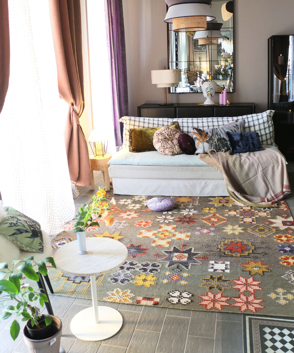 美品、ベアトレスラベルクッション、クリーニングすみ。ブランド