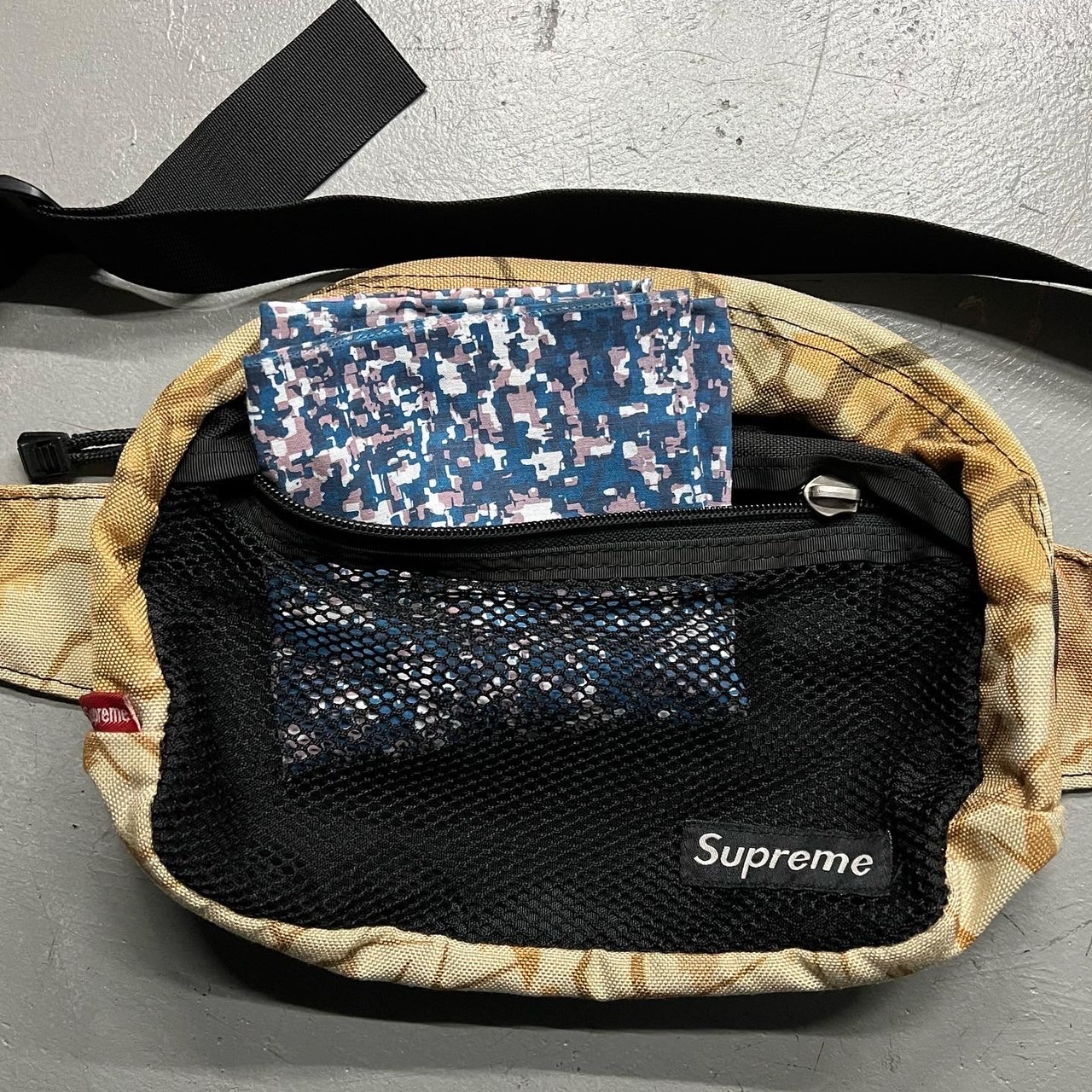 90s Supreme PREDATOR Camo Waist Bag - blue room