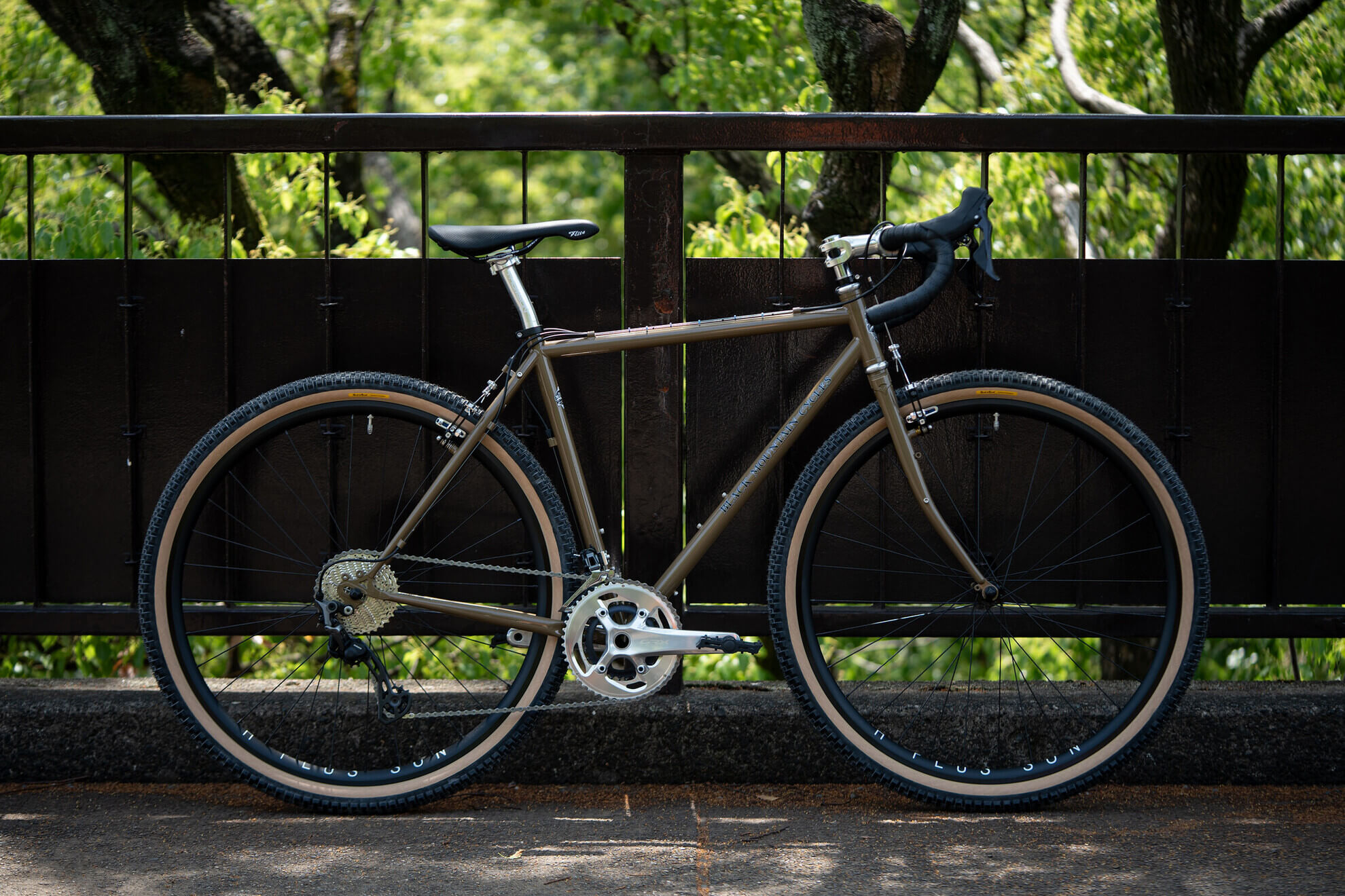 BLACK MOUNTAIN CYCLES - BLUE LUG