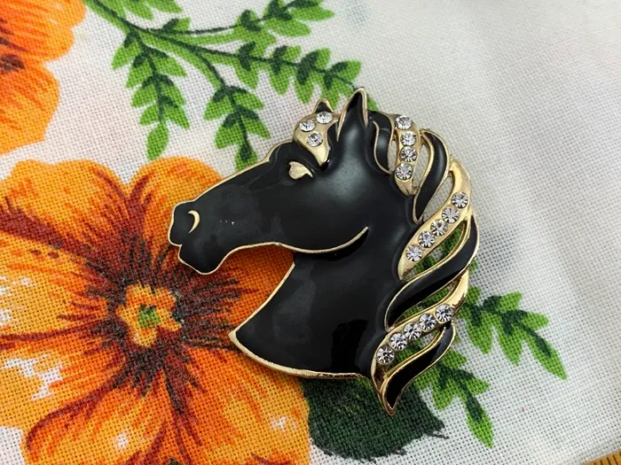フランス 70s ブローチ 黒い馬 ヴィンテージ | Blue Swallow Vintage