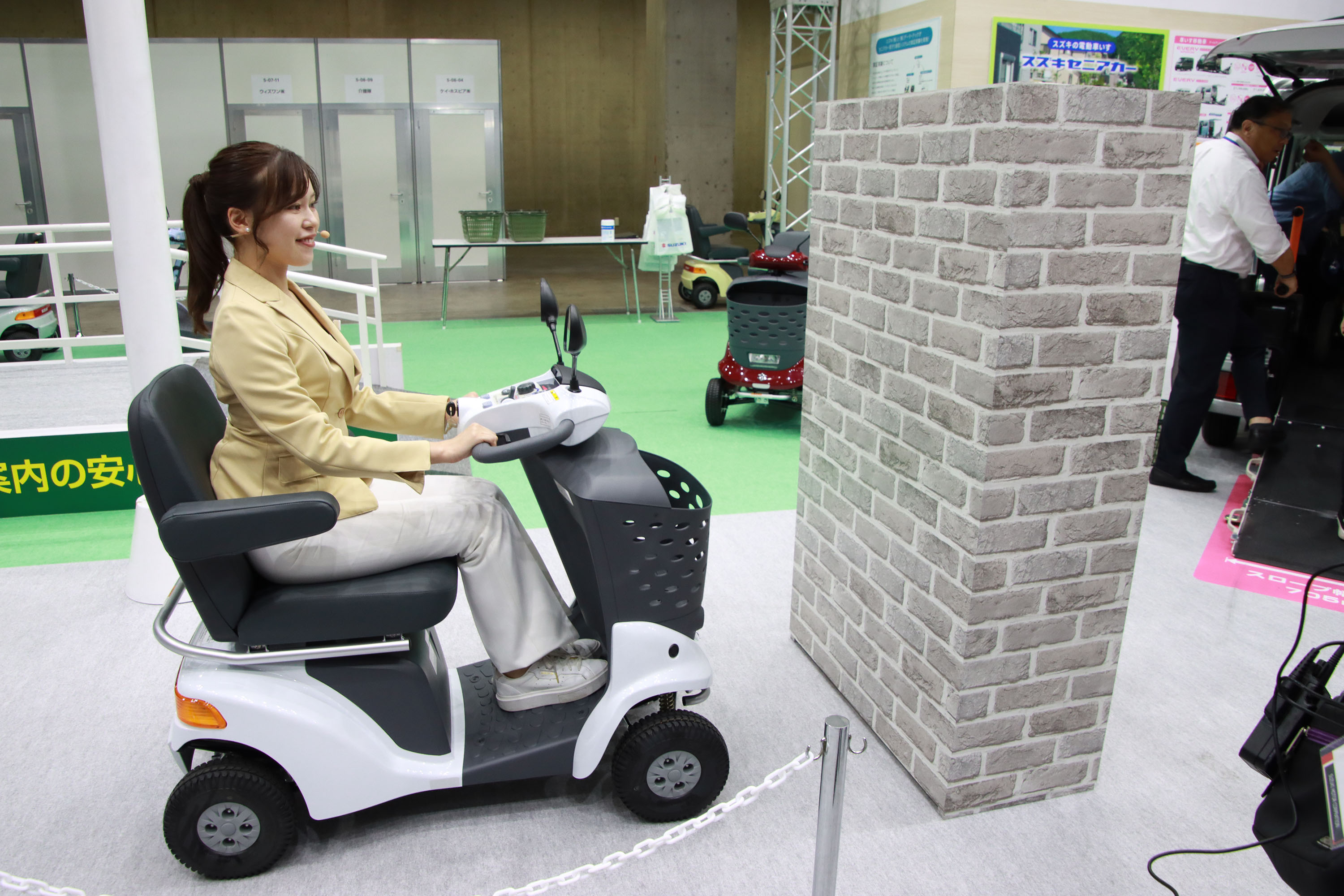国際福祉機器展2023・スズキ】衝突被害軽減ブレーキを備えたセニアカー