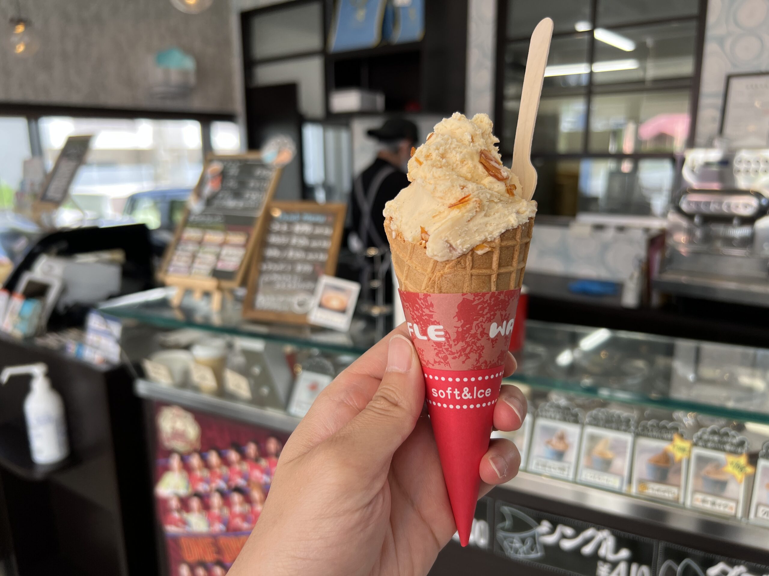 沖縄】八重瀬町役場の目の前！パリパリのカラメルが楽しめるジェラート