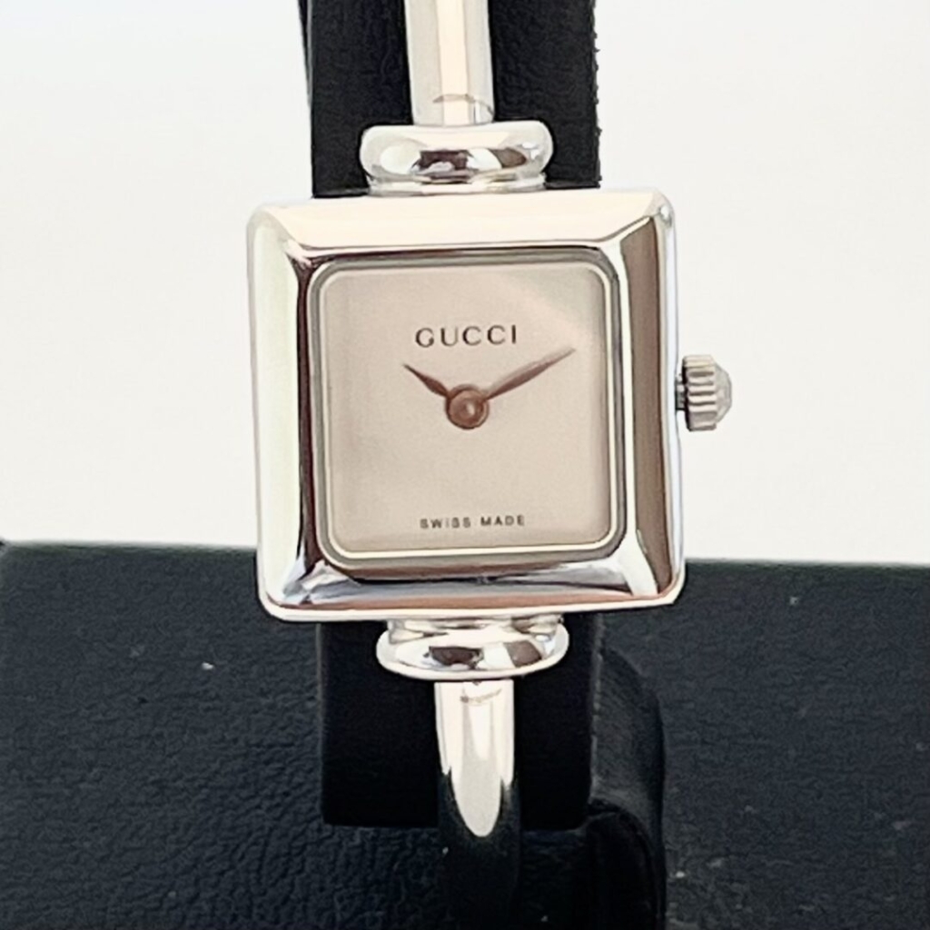 華やかでとてもお洒落なGUCCIの1900Lバングルタイプの腕時計がBROOCH