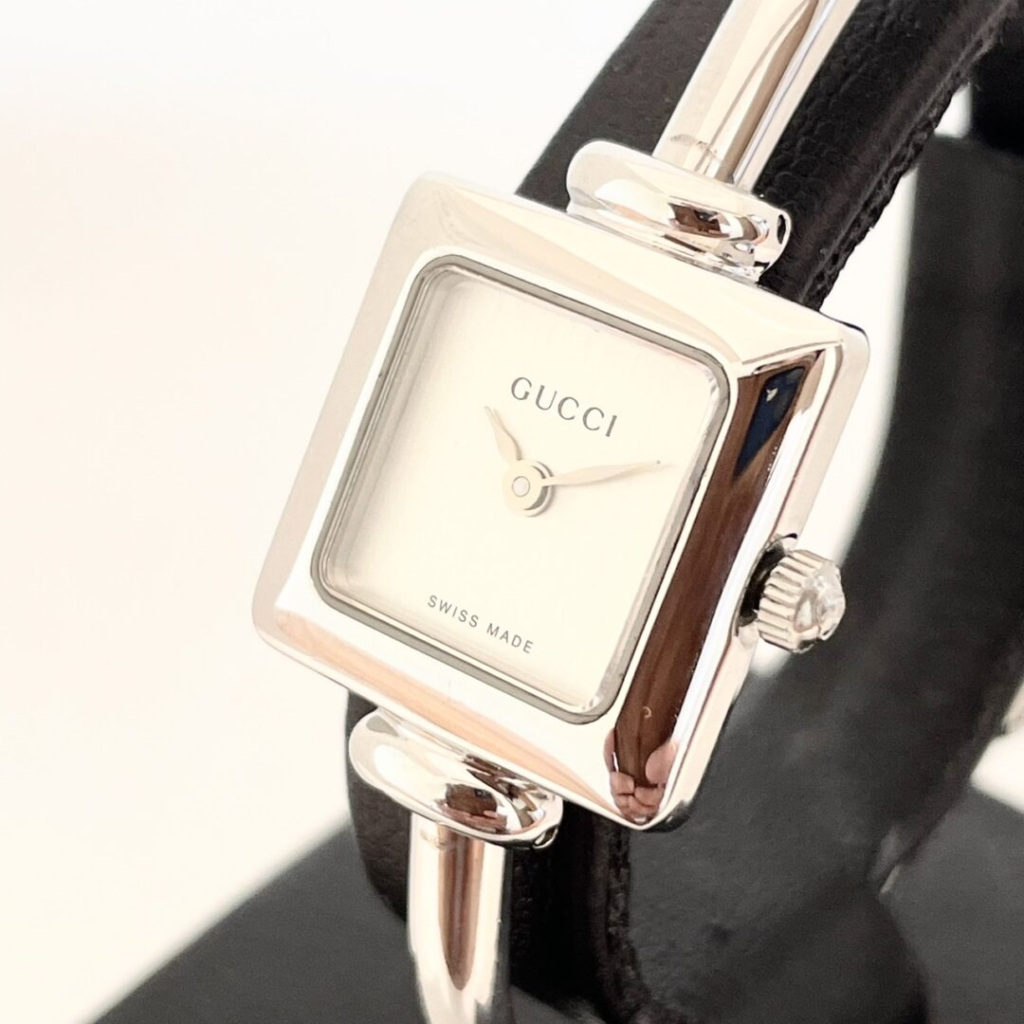 華やかでとてもお洒落なGUCCIの1900Lバングルタイプの腕時計がBROOCH