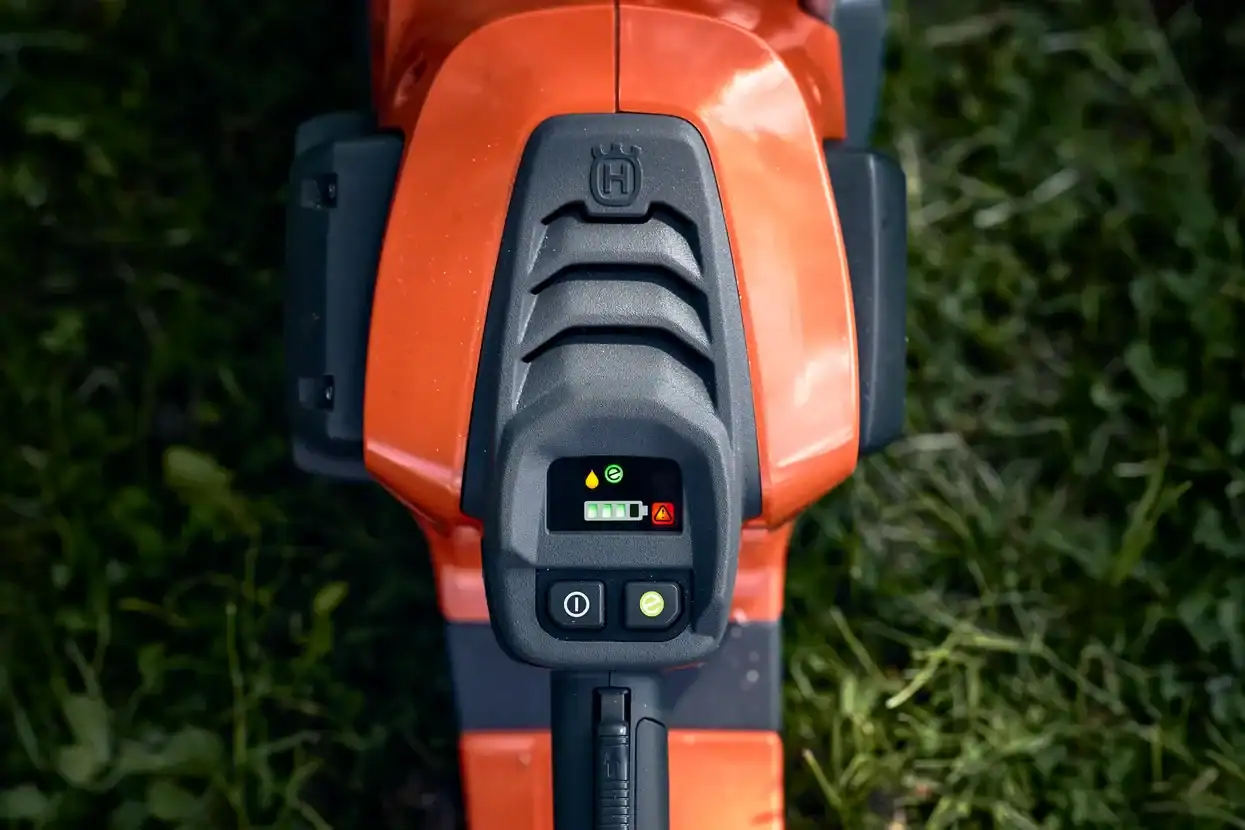 Husqvarna 542i XP Battery Chainsaw | Brooklin Home Hardware