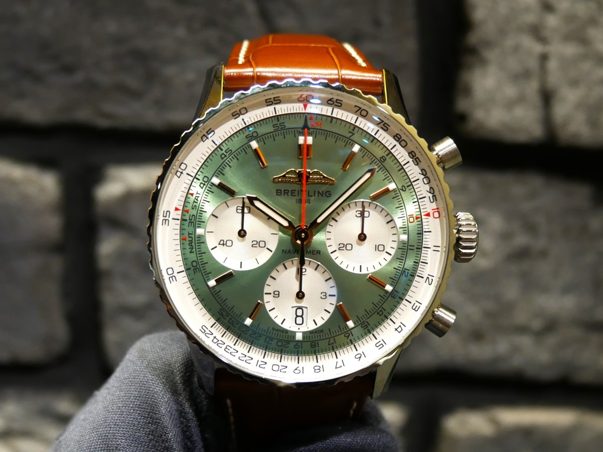 女性にもぜひ身につけて欲しいメンズウォッチ3選【クロノマット、ナビ