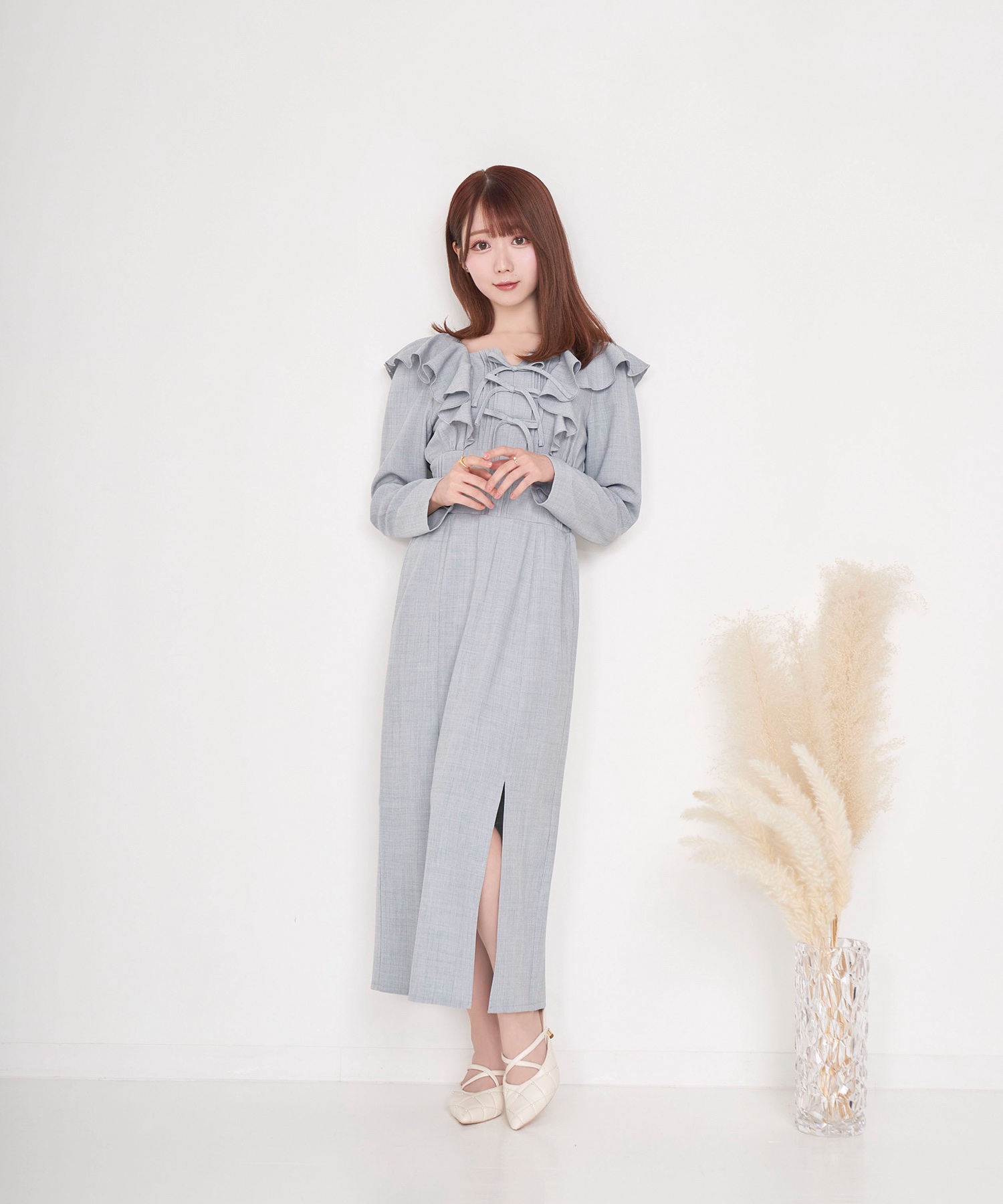 Tight slit front ribbon dress – BUNNY APARTMENT