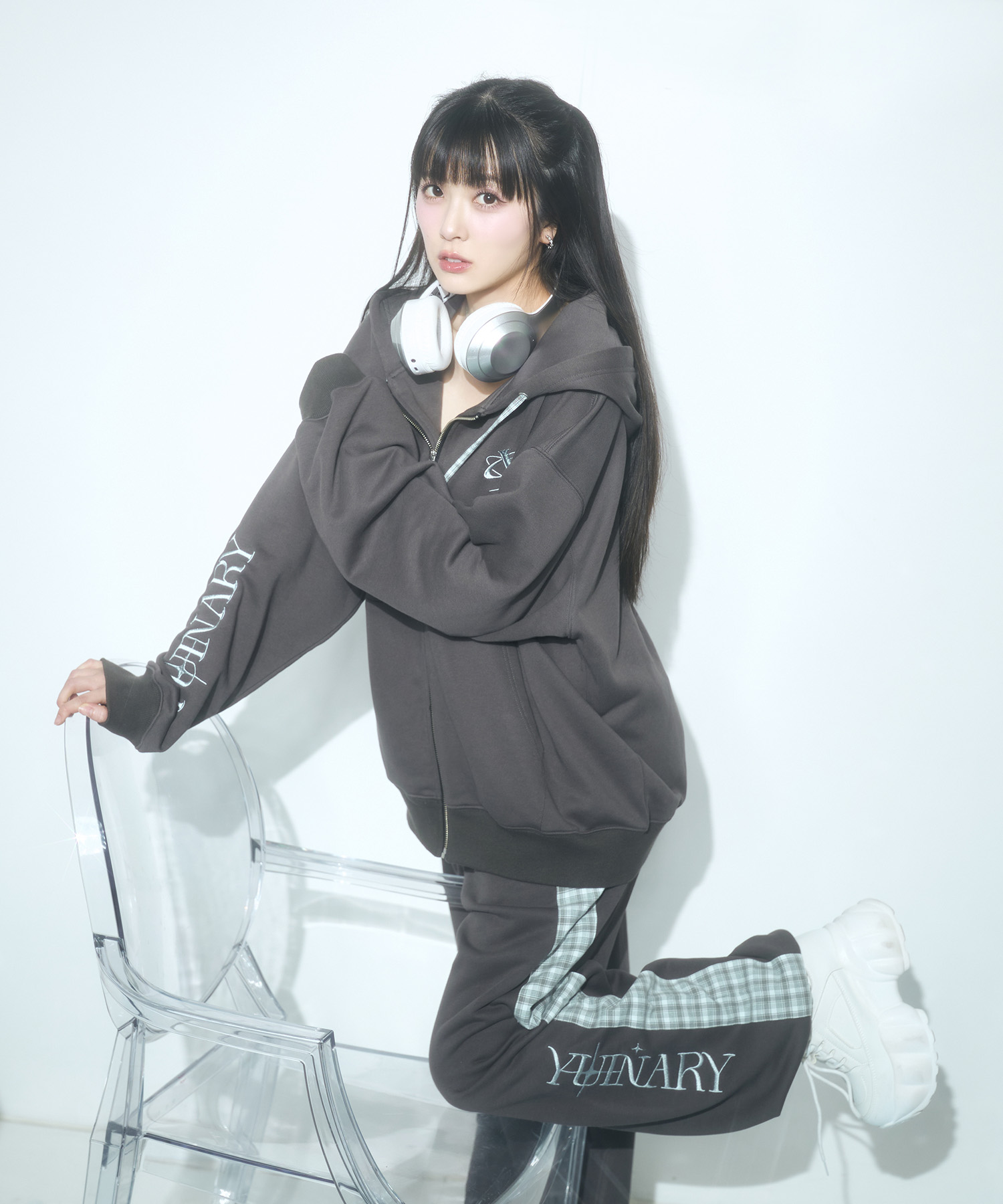 UNISEX エンブロイダリージップパーカー – BUNNY APARTMENT