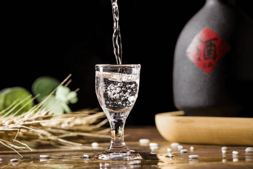 中国の高級酒・マオタイ酒（貴州茅台酒）はなぜ高い？種類や買取のコツ