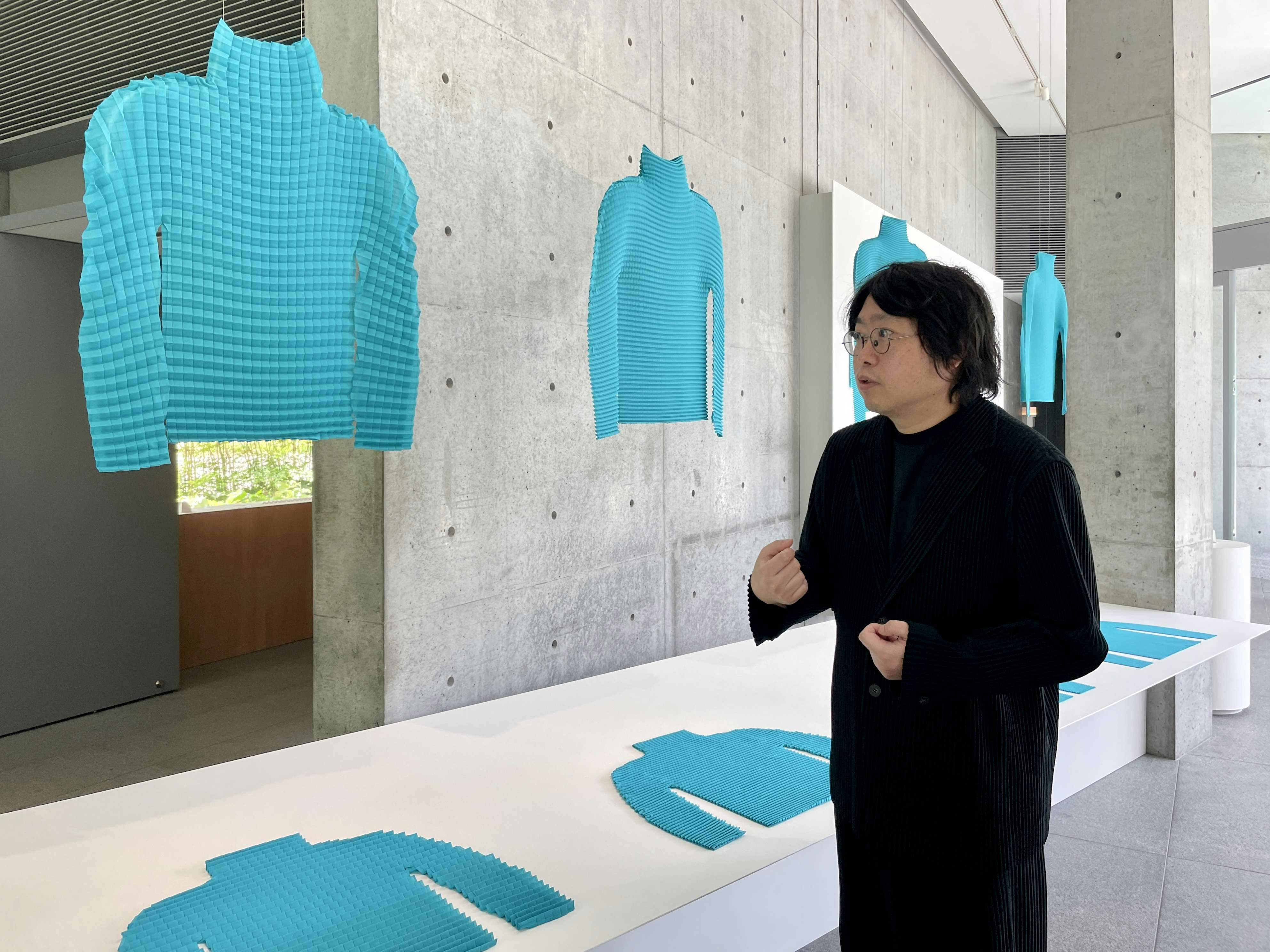 me ISSEY MIYAKEのSTRETCH PLEATSから生まれる、動きのデザインとその