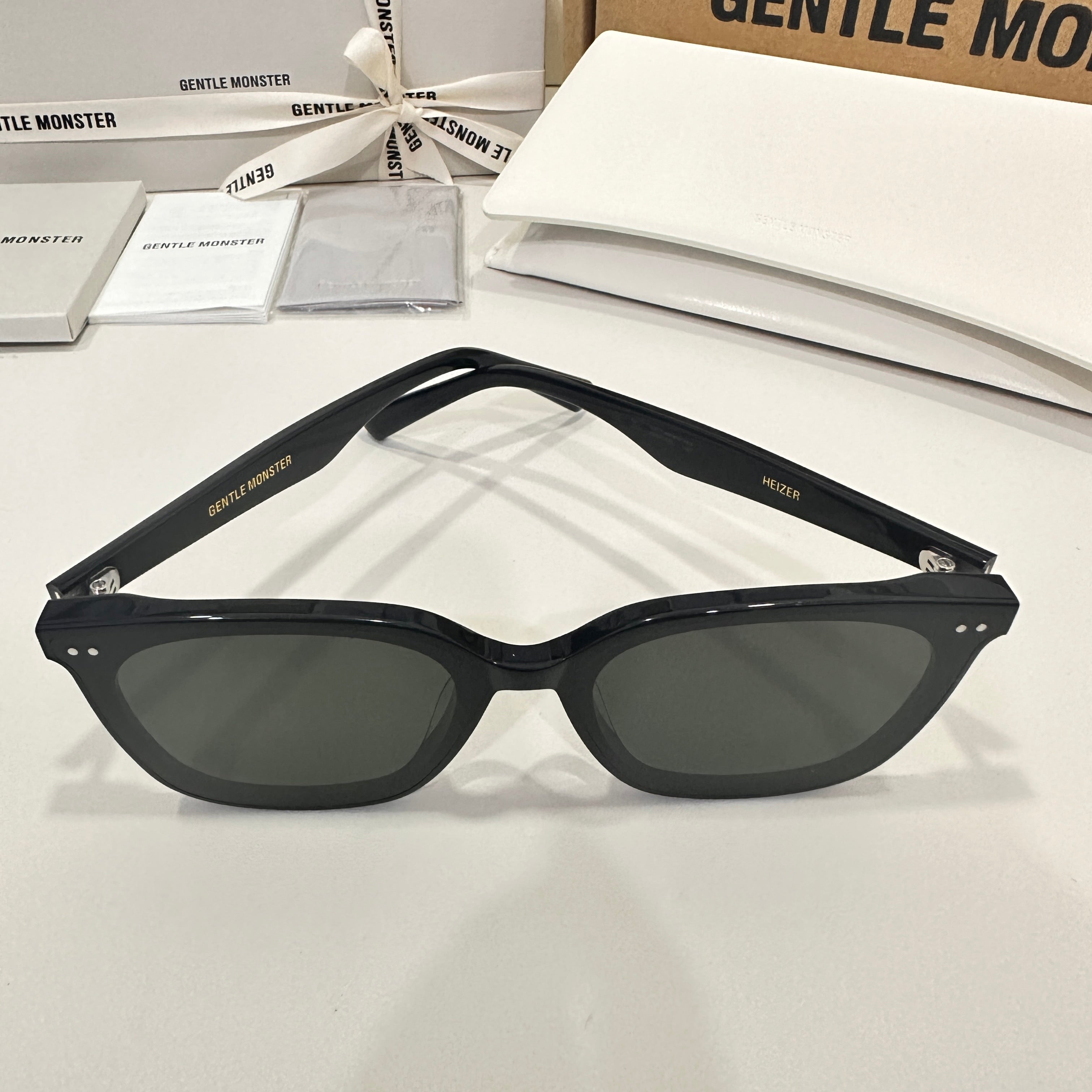 Heizer 01 – BTSGLASSES