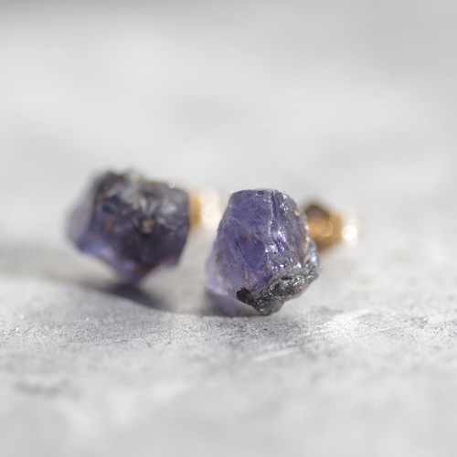 一点もの】 アイオライト 鉱物原石 14kgfピアス 天然石 (No.2045