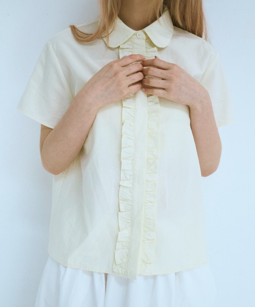 FEKETE（フェケテ）の「ROUND COLLAR FRILL SHIRT / ラウンドカラー