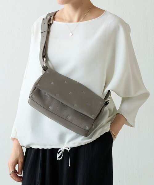 BEARDSLEY（ビアズリー）の「《本革》ドットボディバッグ（ショルダー