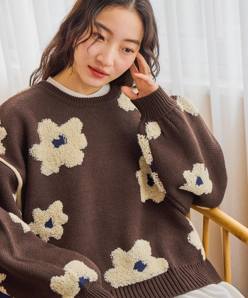 niko and（ニコアンド）の「フラワージャガードニットプルオーバー