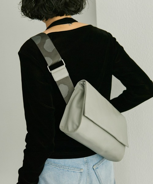 セール】《本革/470g》ワイドテープショルダーバッグ/ボディバッグ