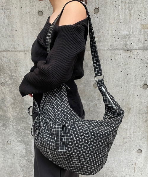 グラフチェック柄ワンショルダーボディバッグ（ボディバッグ/ウエスト
