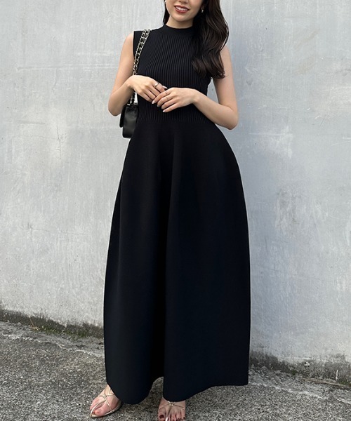 anuans（アニュアンス）の「ノースリーブホールガーメントニット