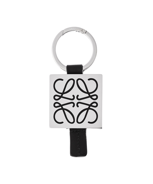 LOEWE（ロエベ）の「ANAGRAM PLAQUE/STRAP KEYRING（キーホルダー