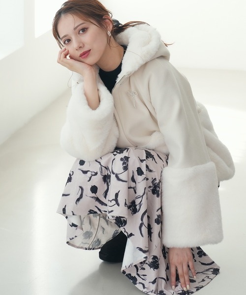 ASTORIA ODIER（アストリアオディール）の「リボンブローチ付きフード