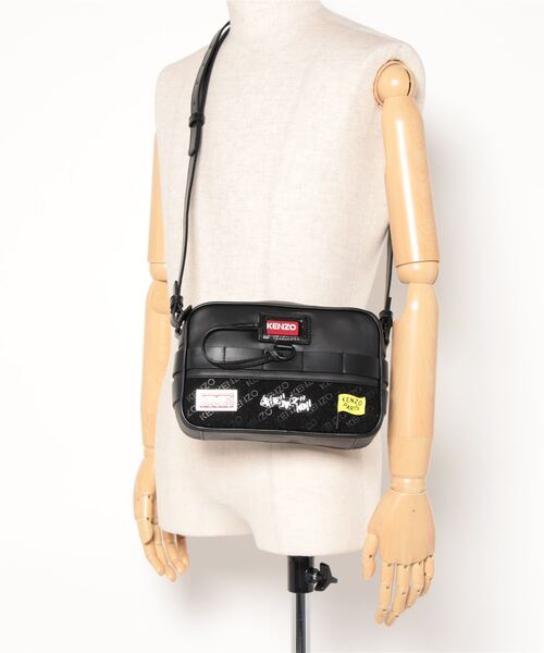 KENZO（ケンゾー）の「レザー KENZO ジャングル クロスボディ バッグ