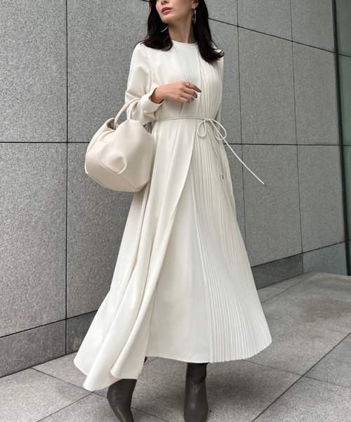 anuans（アニュアンス）の「アシメプリーツワンピース（ワンピース