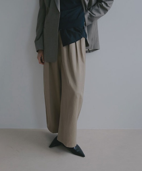 先行予約】ソフトコットンタックカーブパンツ（その他パンツ）｜ETRE