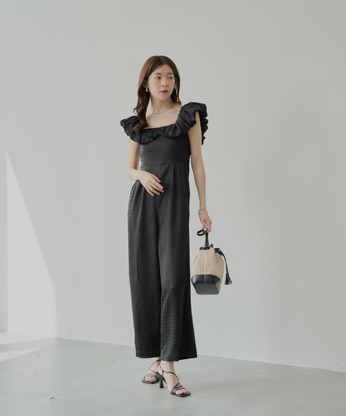 Chico（チコ）の「2wayボリュームフリルオフショルコンビネゾン