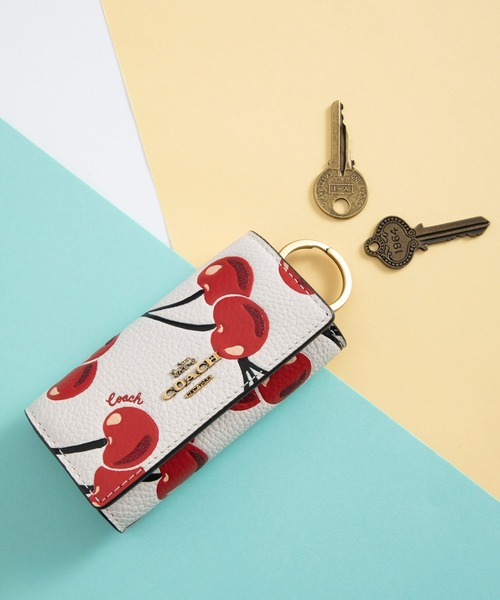 COACH（コーチ）の「6 リング キー ケース ウィズ チェリー プリント