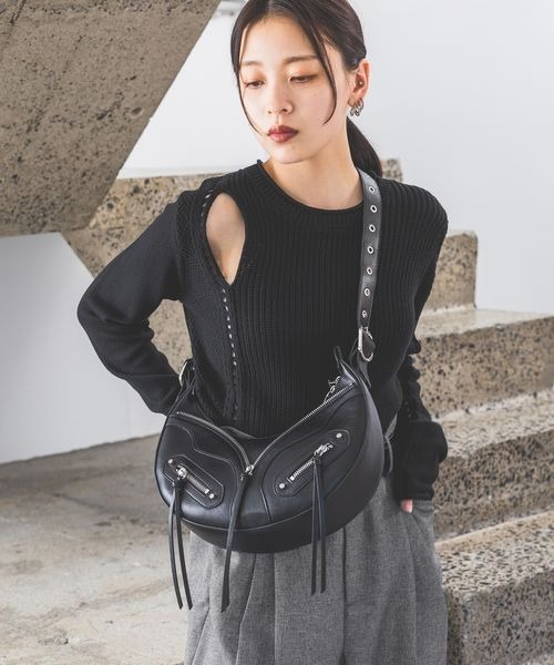JEANASIS（ジーナシス）の「フェイクレザーZIPムーンBAG/106926
