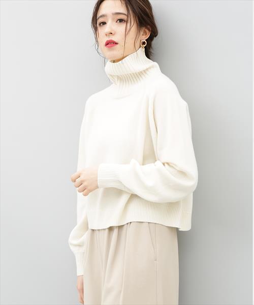 ADAM ET ROPE'（アダムエロペ）の「ウールクロップドタートルニット