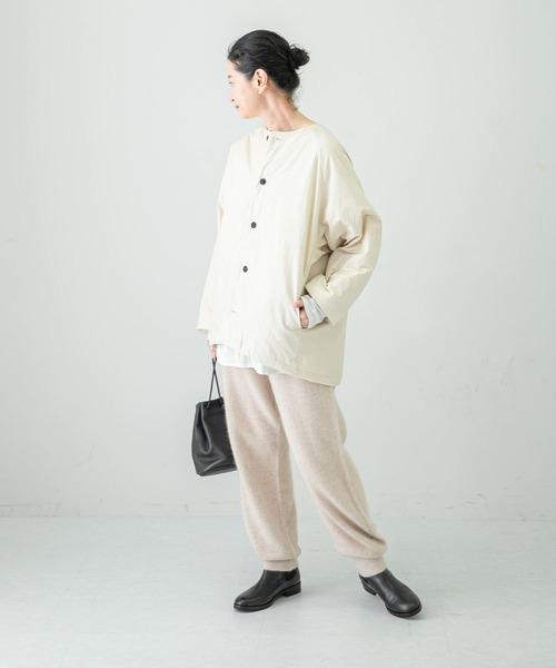 かぐれ（カグレ）の「中綿ノーカラーショートコート（ノーカラー