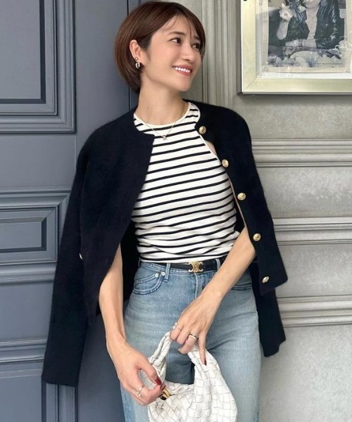 anuans（アニュアンス）の「ラクーンブレンドノーカラーニット