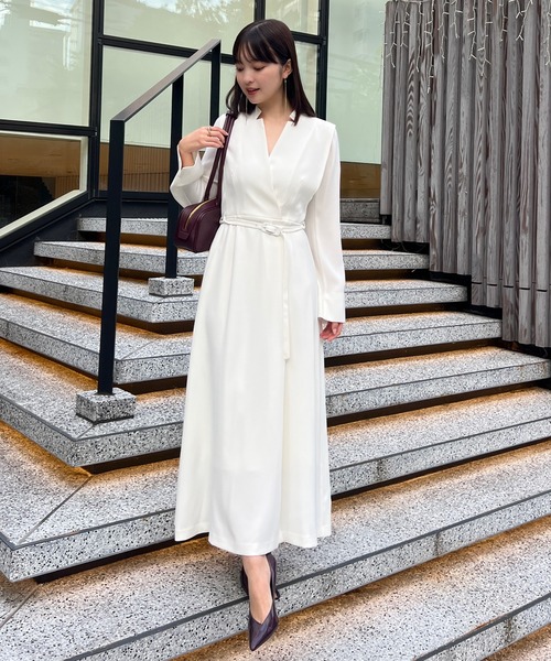 anuans（アニュアンス）の「ダブルサテンノーカラーワンピース