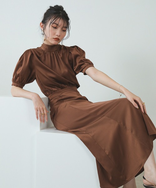 セール】シンプル フレア ハイネック バックリボン マーメイドドレス