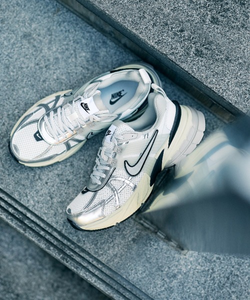 NIKE（ナイキ）の「W V2K RUN FD0736-100（スニーカー）」 - WEAR