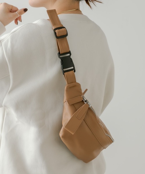 ear PAPILLONNER（イアパピヨネ）の「《牛革》ボディバッグ/ウエスト