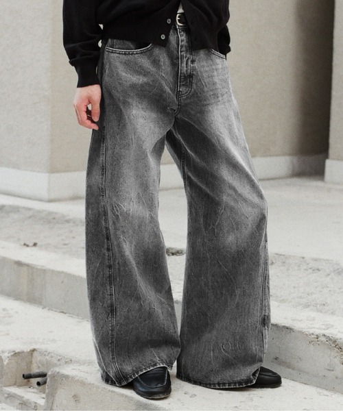 WYM LIDNM（ウィム バイ リドム）の「CURVED FLARE BAGGY DENIM