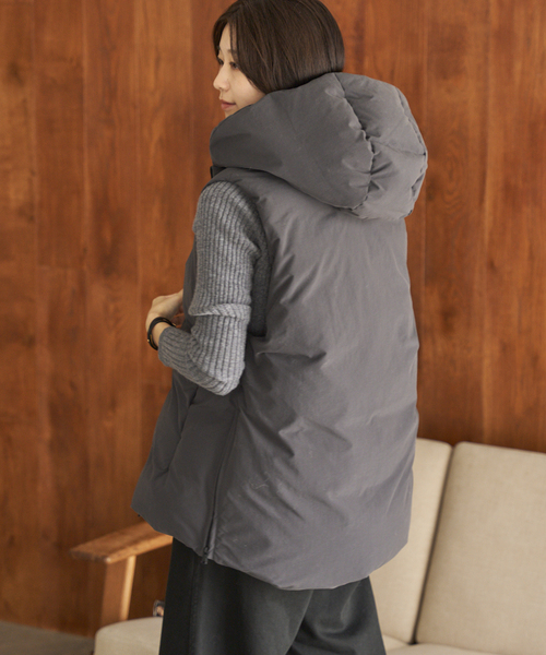 plage（プラージュ）の「HAKUU/ハクウ 別注 MID/L ダウンベスト