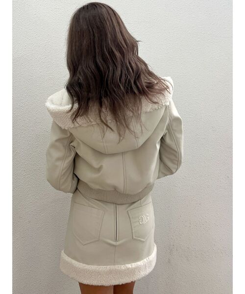 GYDA（ジェイダ）の「フーディーフェイクレザーボアコート【SETUP着用