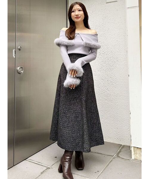 MERCURYDUO（マーキュリーデュオ）の「オフショルフェイクファーニット