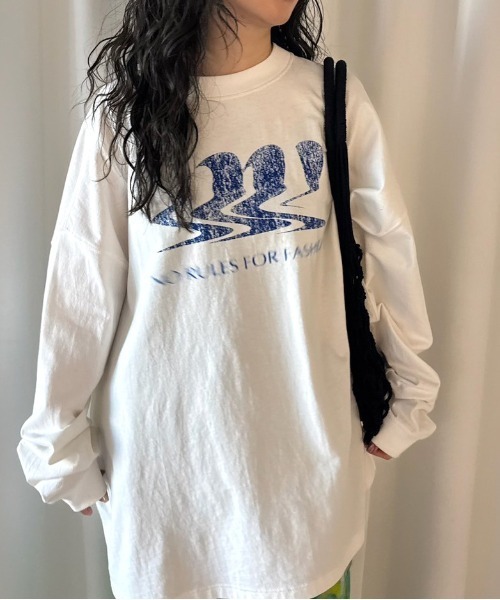 Ameri（アメリ）の「AM LOGO OVER LONG TEE（Tシャツ/カットソー