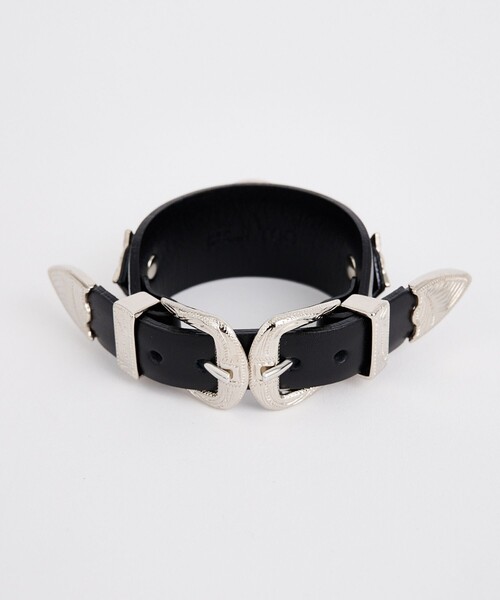 Double buckle leather bangle（バングル/リストバンド）｜TOGA