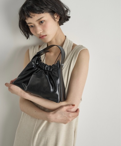 合皮ワンハンドルギャザーバッグ（ハンドバッグ）｜THE YOn（ザヨン