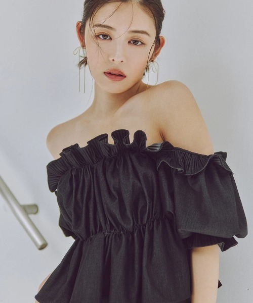 SNIDEL（スナイデル）の「デニムギャザーオフショルブラウス（シャツ