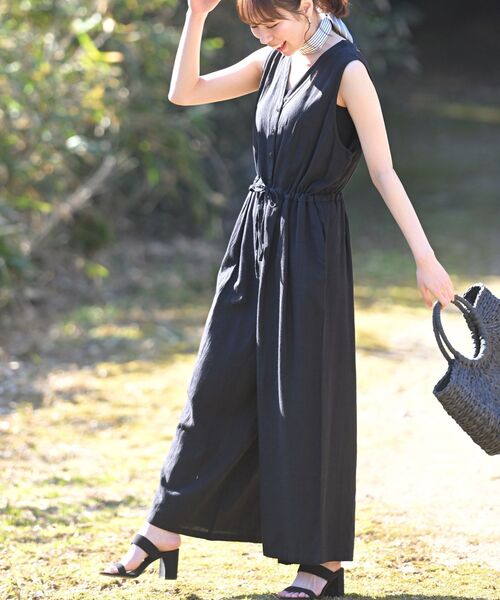 rps（アールピーエス）の「Vネックノースリーブオールインワン